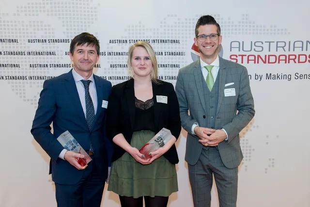 Günter Heimbuchner (S. Spitz), Stefanie Rieder (S. Spitz) und Alexander Peterlik (GS1 Austria)