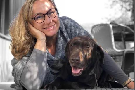 MYOKEE Gründerin  Miriam Convalexius mit ihrem Hund