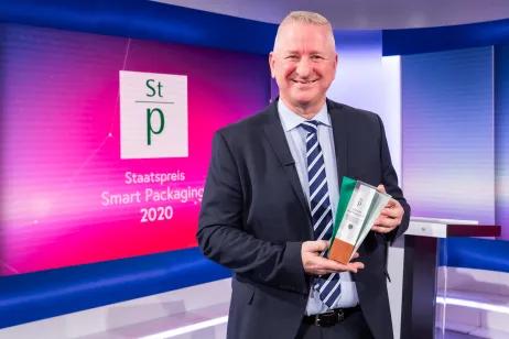 Joachim Kratschmayr mit dem Staatspreis für Smart Packaging