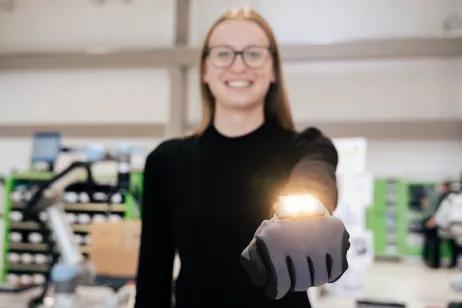 Foto des Handschuh-Scanners des Smart Production Lab