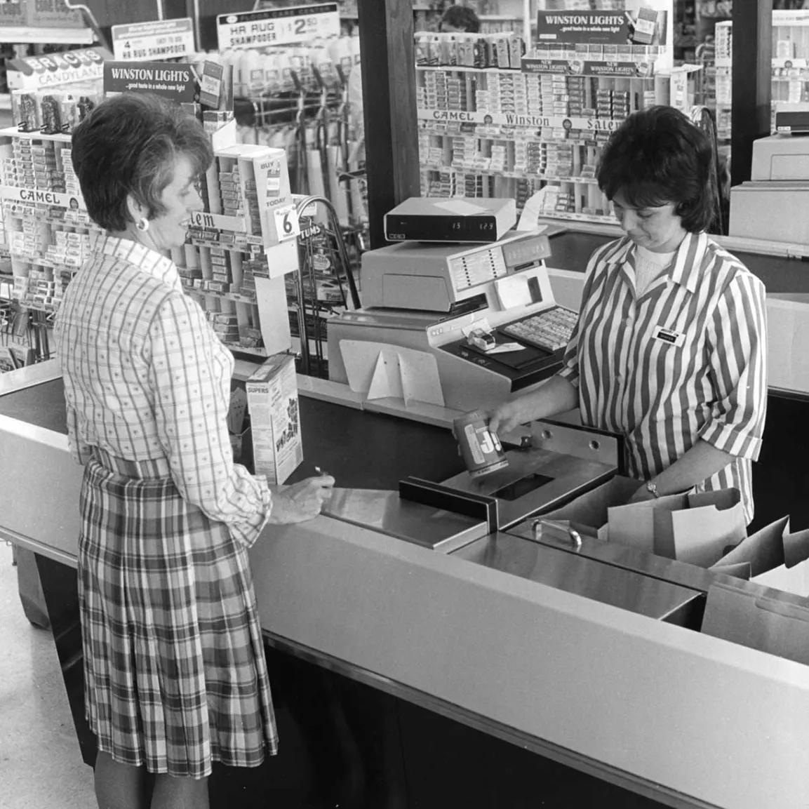 Foto einer Supermarktkasse in den 1970ern